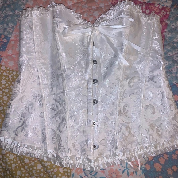 WHITE CORSET 🤍🤍🤍🤍🤍🤍🤍🤍🤍🤍🤍🤍🤍🤍 - Picture 1 of 6